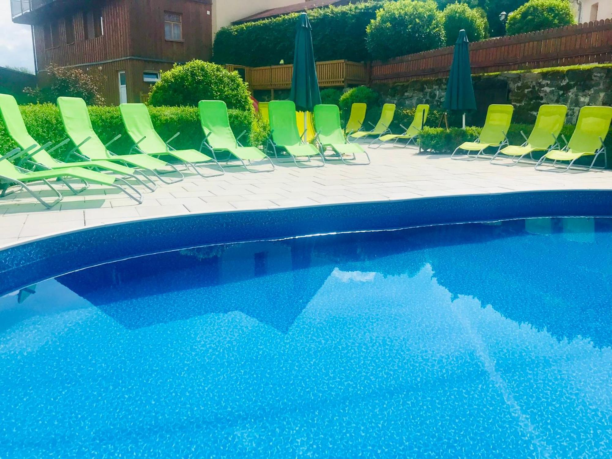 فندق Dvur Stran & Wellness كارلوفي فاري المظهر الخارجي الصورة
