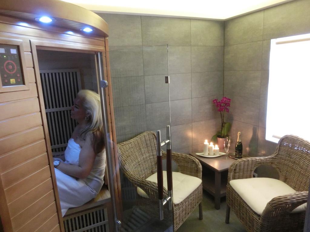فندق Dvur Stran & Wellness كارلوفي فاري المظهر الخارجي الصورة