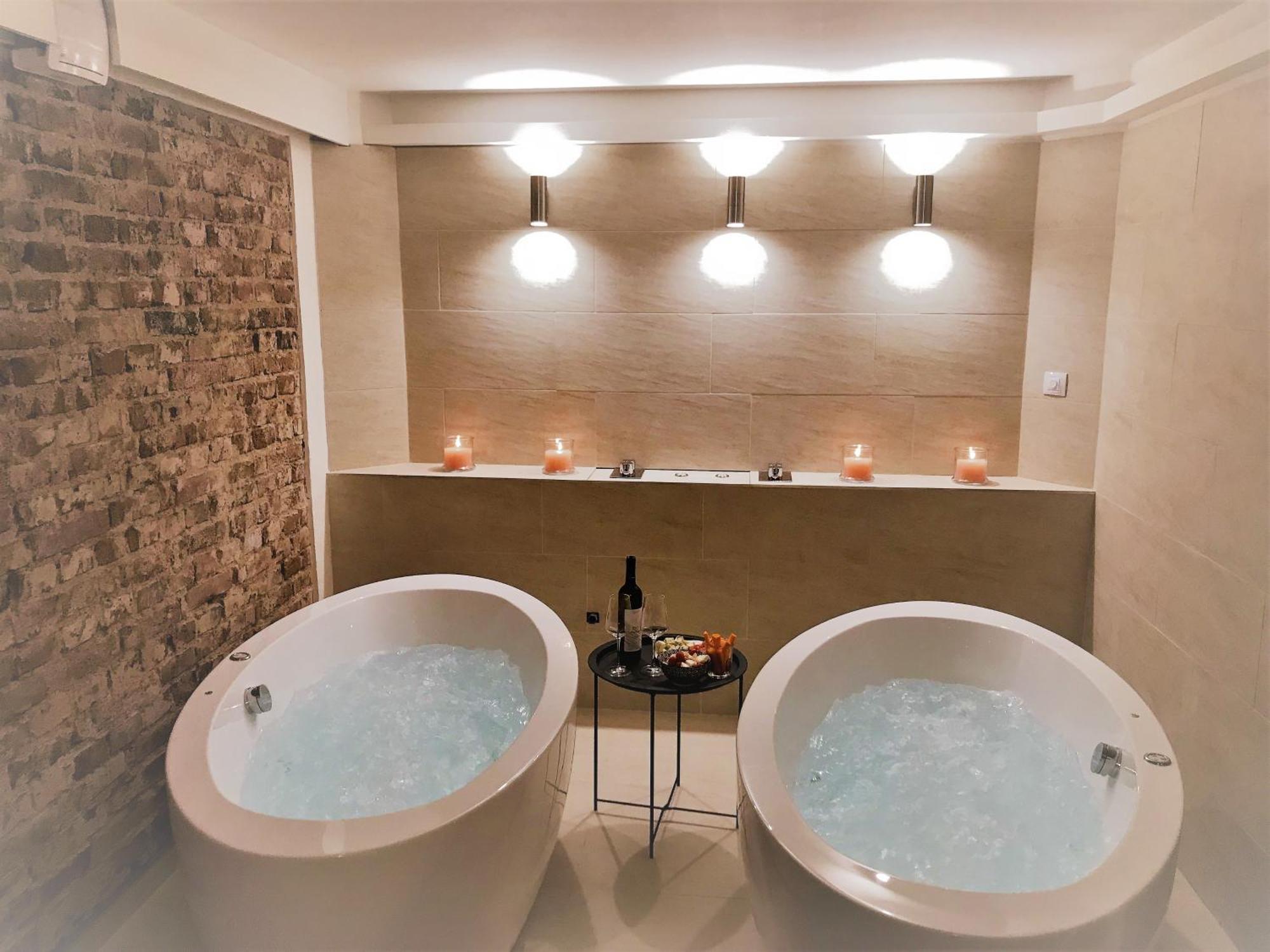 فندق Dvur Stran & Wellness كارلوفي فاري المظهر الخارجي الصورة