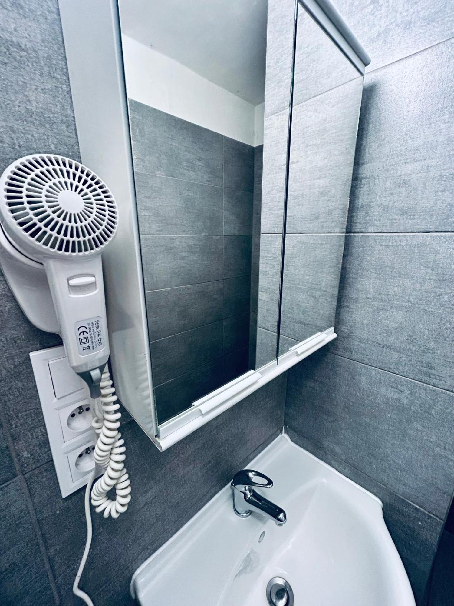 فندق Dvur Stran & Wellness كارلوفي فاري المظهر الخارجي الصورة