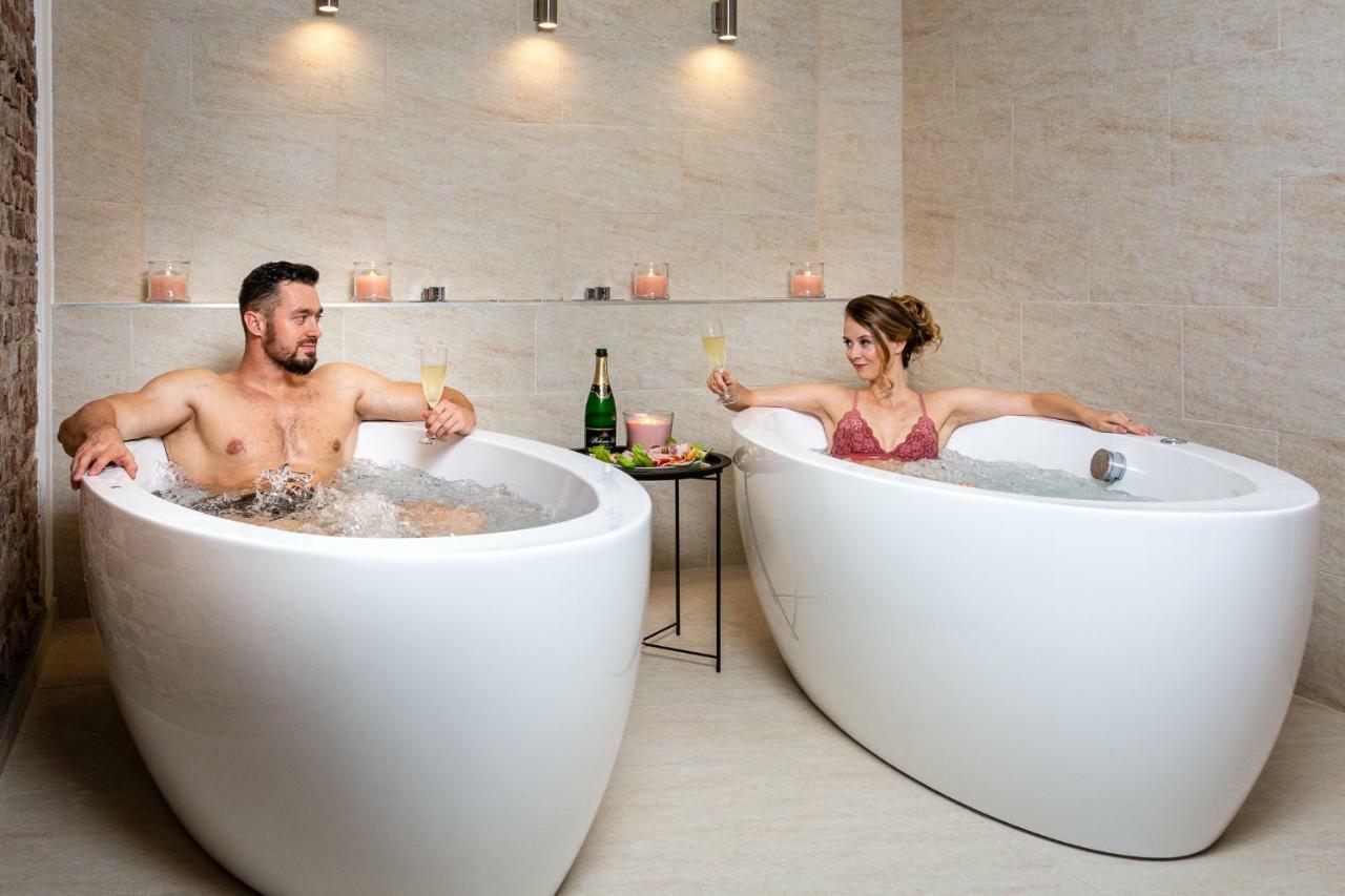 فندق Dvur Stran & Wellness كارلوفي فاري المظهر الخارجي الصورة